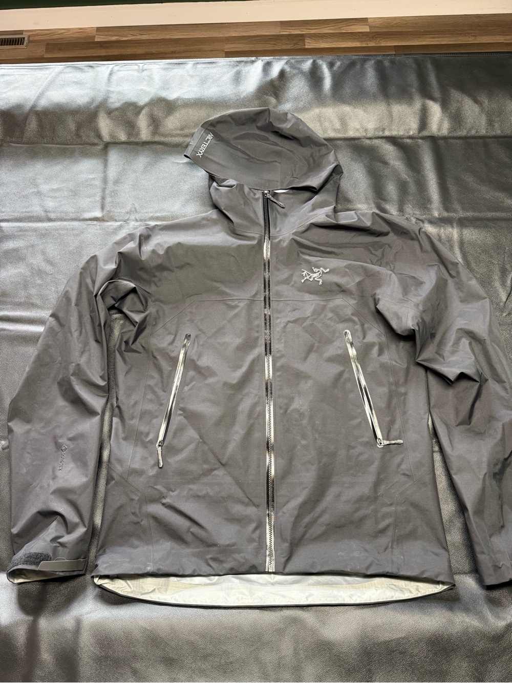 Arc'teryx Men's Black Beta Hooded Jacket 100% Genuine Authentic